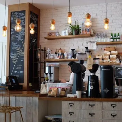 Kavos ir sveikų užkandžių kavinukė