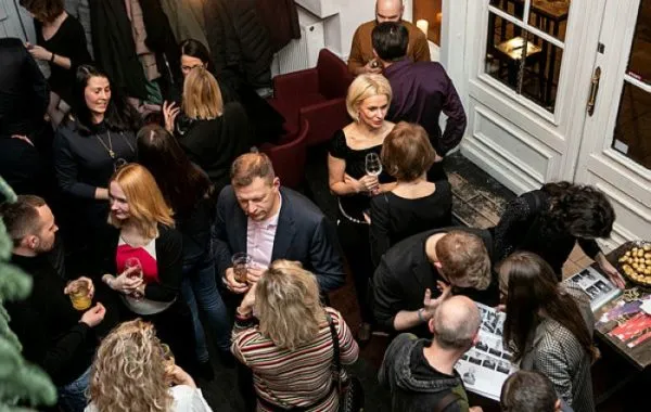 Verslo pažintys ir ekspertų patarimai geriausiame metų vakarėlyje