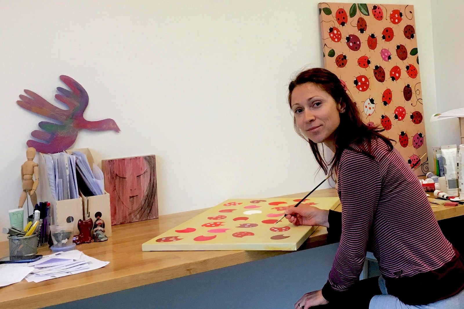 Nuo piešinių dukroms iki interjero paveikslų