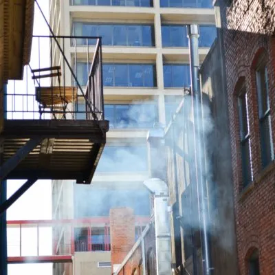 Tabako dūmų surinktuvas gyvenamųjų namų balkonuose