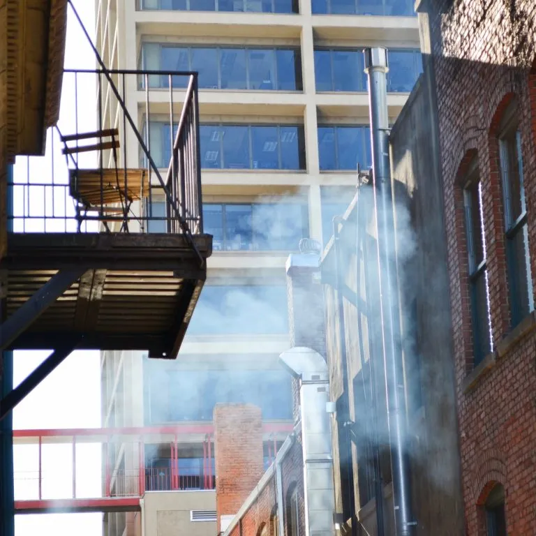 Tabako dūmų surinktuvas gyvenamųjų namų balkonuose