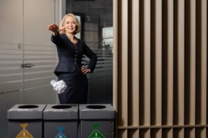 NUO PAKUOČIŲ IKI ŽALIŲJŲ TEIGINIŲ – GRIEŽTĖJA APLINKOSAUGOS REIKALAVIMAI VERSLUI