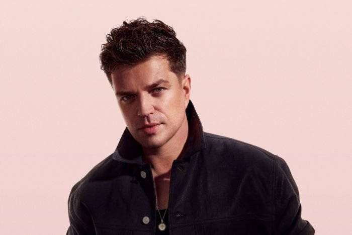 BEVEIK 20 METŲ IKI PILNOS ARENOS: KONFERENCIJOJE „MOTERS PINIGAI“- JONAS NAINYS APIE KELIĄ KŪRYBINĖS LAISVĖS LINK