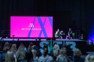Moters Pinigai 2026 akimirka